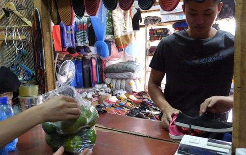 香港欧美人摆摊视频,融合多元文化的市井生活剪影