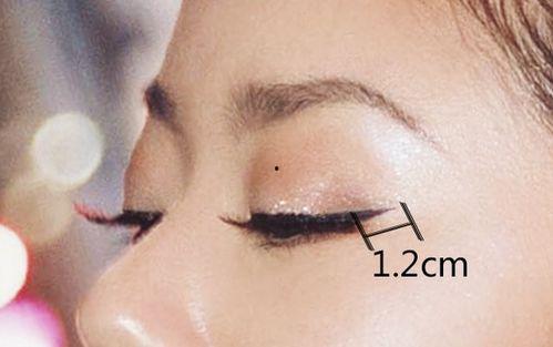 圆脸欧美眼线教程视频,打造深邃电眼魅力