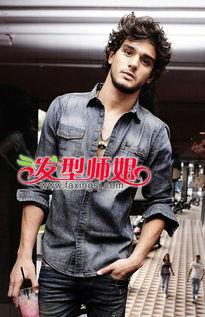 欧美长发男发型烫发视频,打造时尚潮流造型