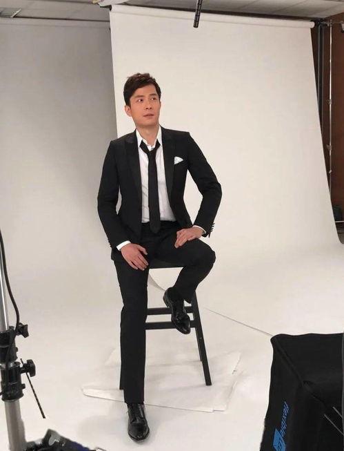 欧美帅哥西装合影视频,一场视觉盛宴的合影瞬间