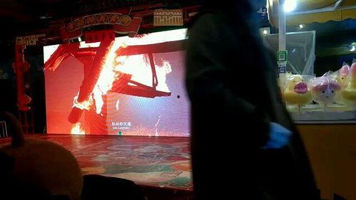 欧美晚上逛街视频