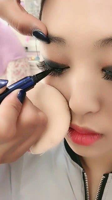 欧美女生画眼线视频,轻松打造深邃电眼魅力