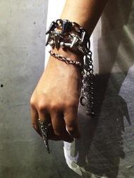 欧美手链街拍视频大全,时尚达人演绎百变风格