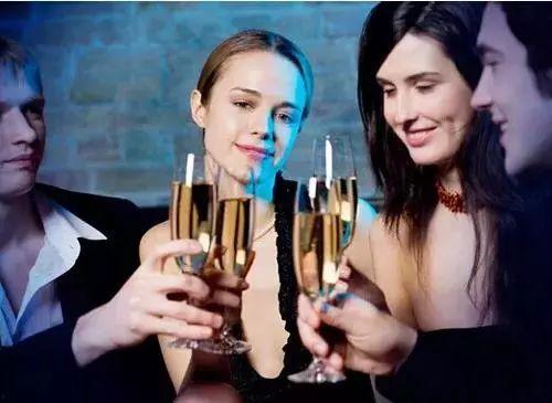 欧美高端喝酒视频,品味非凡的奢华时光